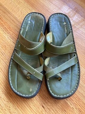 Columbia Olive Green Leather Slide Sandals with Toe Loop Accent